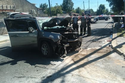 Dos policías murieron tras chocar contra una camioneta durante una persecución en Quilmes