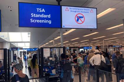 Dos reglas implementadas por la TSA podrían cambiar y modificar las rutinas de controles para los pasajeros