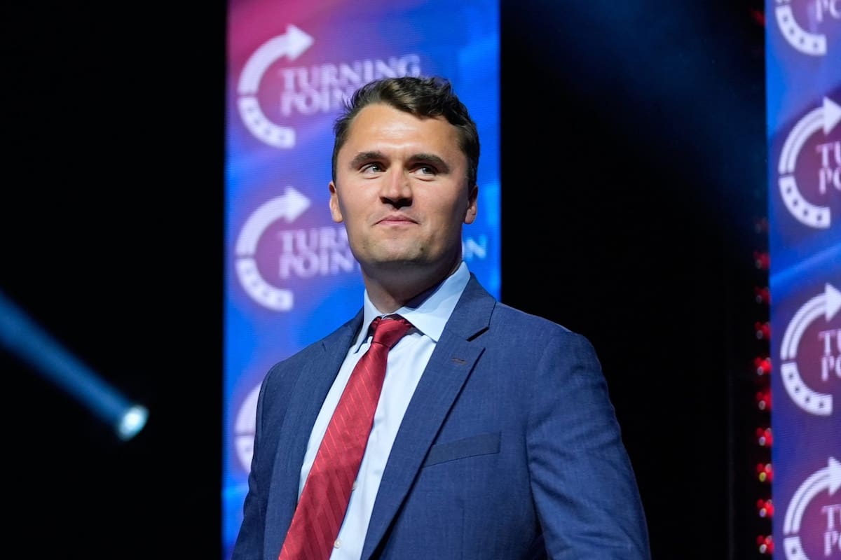 Dos representantes republicanos propusieron una medida para honrar a Charlie Kirk en una moneda de plata de un dólar