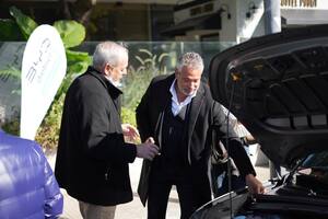 Cuánto se puede ahorrar quien trabaja con un auto eléctrico en comparación a uno naftero