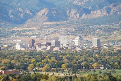 Dos tiendas que cerrarán sus puertas para siempre se encuentran en Colorado Springs (Wikimedia Commons/Postoak)