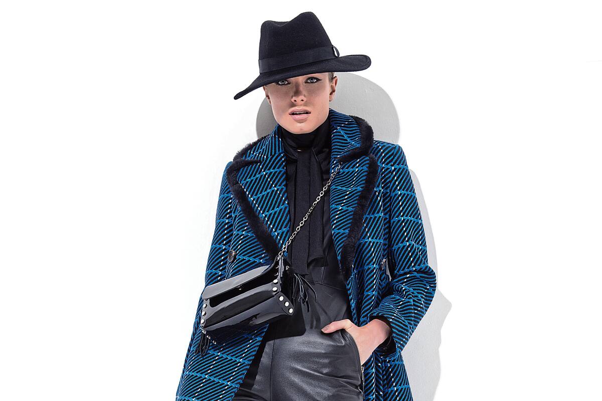 Dos tonos fríos que se llevan muy bien en cualquier equipo. En diversas texturas, mucho cuero y paños lisos, con rombos y arabescos