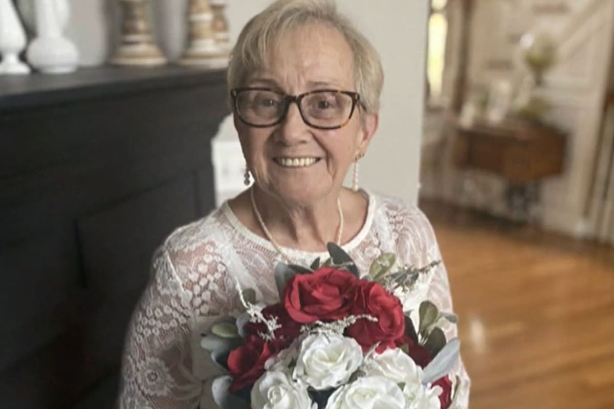 Dottie Fideli, de 76 años y residente de Ohio, EE.UU., descubrió el amor por sí misma cuando dejó atrás su mayor inseguridad: el analfabetismo; para celebrarlo, se 'casó' con ella misma