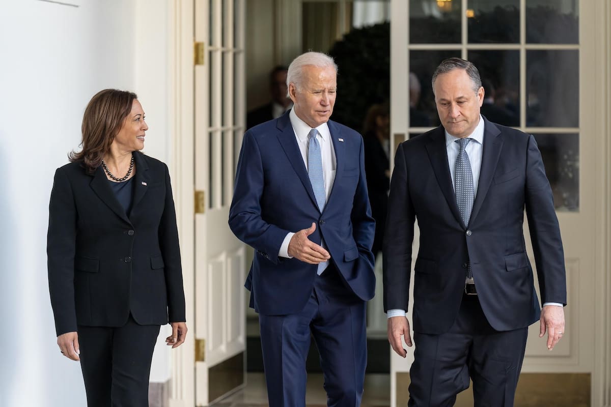 Douglas Emhoff tiene un rol activo dentro del partido demócrata