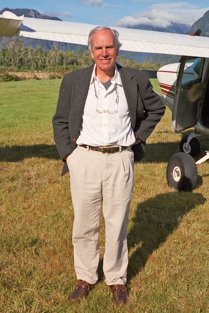 Douglas Tompkins amaba la aventura. En 2015 murió de hipotermia durante una travesía por el lago General Carrera, cuando una ráfaga tumbó su kayak y lo alejó de su alcance.