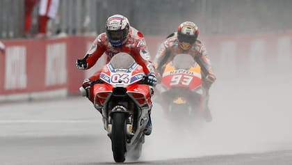 Dovi festejó por delante de Márquez
