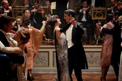 Lady Mary (Michelle Dockery) y su marido vuelven a bailar en este regreso cinematográfico de la serie televisiva británica