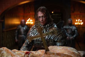 Cómo es el Drácula romántico de Luc Besson: quién es “su Gary Oldman” y el invento del conde que atrae a las mujeres