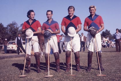 Dream team: los hermanos Alberto Pedro y Horacio Heguy y los hermanos Juan Carlos y Alfredo Harriott llevaron con gloria la camiseta de Coronel Suárez y se convirtieron en el primer equipo en el mundo en lograr 40 goles de handicap.