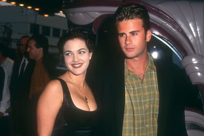 Drew Barrymore junto a Jamie Walters, con quien se comprometió a los 17 años