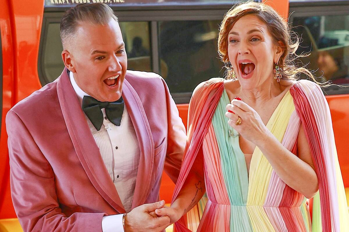 Drew Barrymore recibió un inesperado regalo de cumpleaños cuando el equipo de su programa la sorprendió con un paseo en un especial vehículo