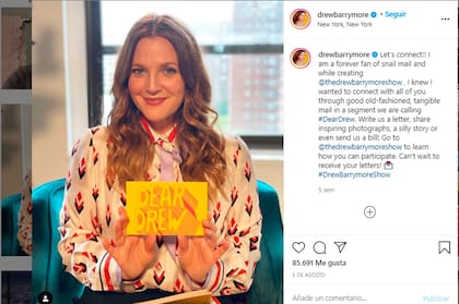 Drew Barrymore revisa su pasado antes de debutar con su talk show