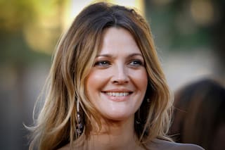 Drew Barrymore, la niña prodigio que se salvó de ser un juguete roto, cumple 50 años