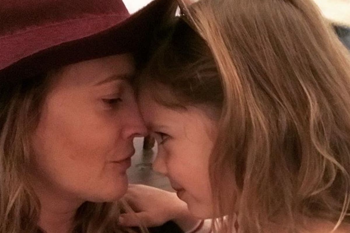 Drew junto a su hija Olive. La actriz publica en su cuenta de Instagram muchas experiencias que le suceden a partir de su maternidad.