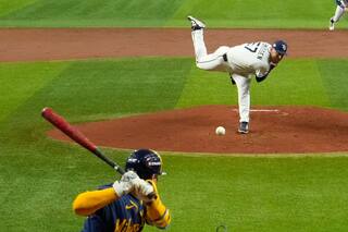 Por 1ra vez en la historia, Cerveceros conquistan Serie Mundial al vencer 4-1 a Rays en 5to juego.