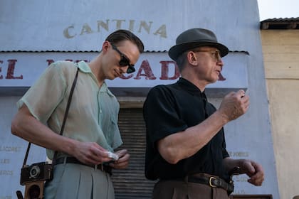 Drew Starkey y Daniel Craig en Queer