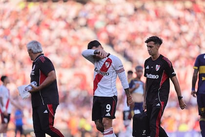 Driussi se retira lesionado. En su lugar ingresó Salas