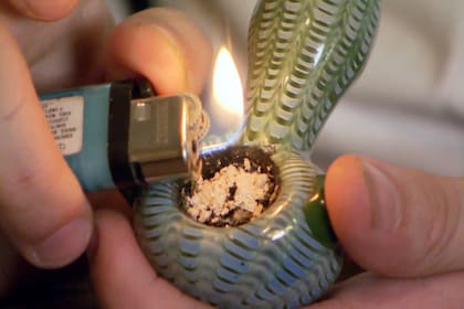 Droga DMT (también conocido como N o N-Dimetiltriptamina), una sustancia química natural que se encuentra tanto en plantas como en animales.