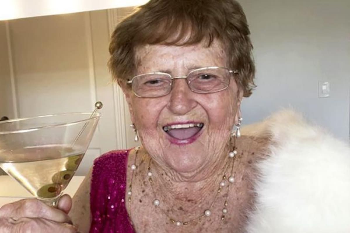 Droniak paga los gastos de su residencia de ancianos con el dinero que gana con los acuerdos publicitarios en las redes sociales