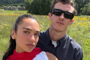 Dua Lipa celebró sus 31 años: cita romántica con Callum Turner, arte y una torta que dio que hablar