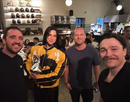 Dua Lipa en la parrilla Madre Rojas