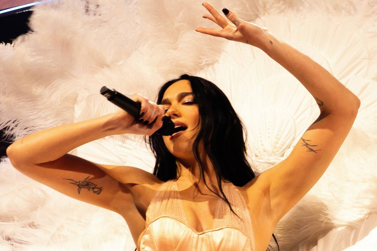Dua Lipa recibe sus tres décadas rodeada de cariño y éxito profesional