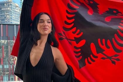 Dua Lipa recibió la nacionalidad albanesa