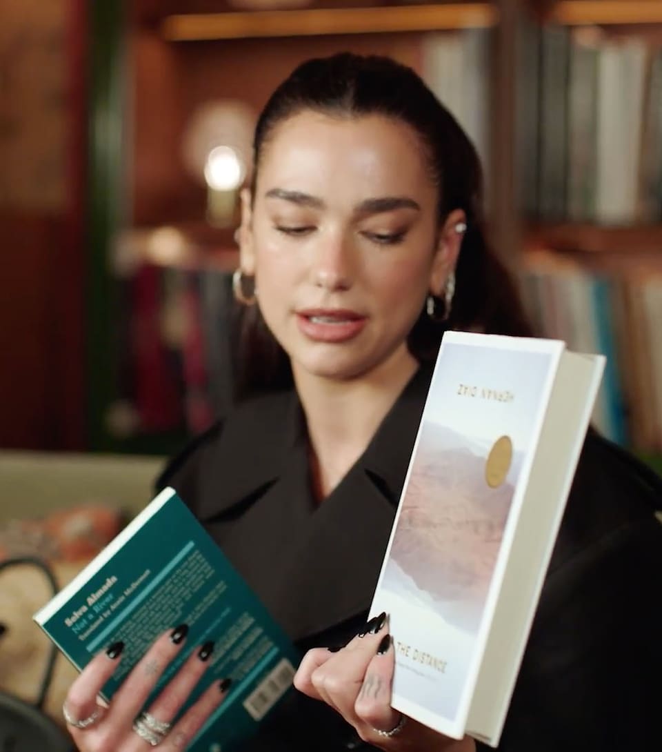 Dua Lipa recomendando a Selva Almada y Hernán Díaz