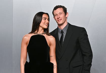 Dua Lipa y Callum Turner estaban leyendo el mismo libro cuando se conocieron