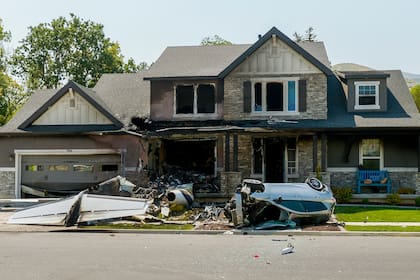 Un impactante choque de un auto contra una vivienda, en los Estados Unidos