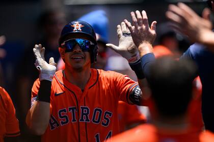 Dubón batea par de jonrones y Hader retira a Trout para sellar triunfo de Astros 8-7 ante Angelinos