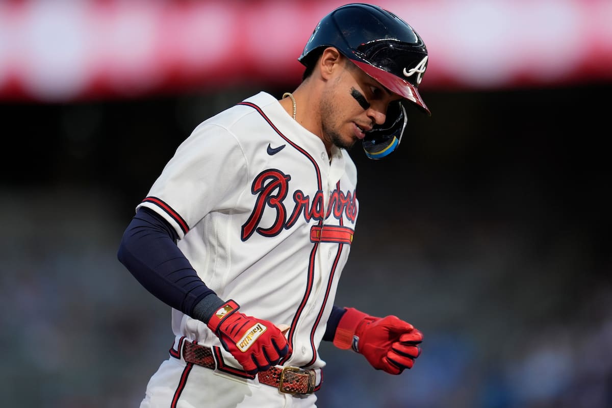 Dubón y Albies conectan jonrones de 3 carreras y Bravos vencen 7-3 a Azulejos