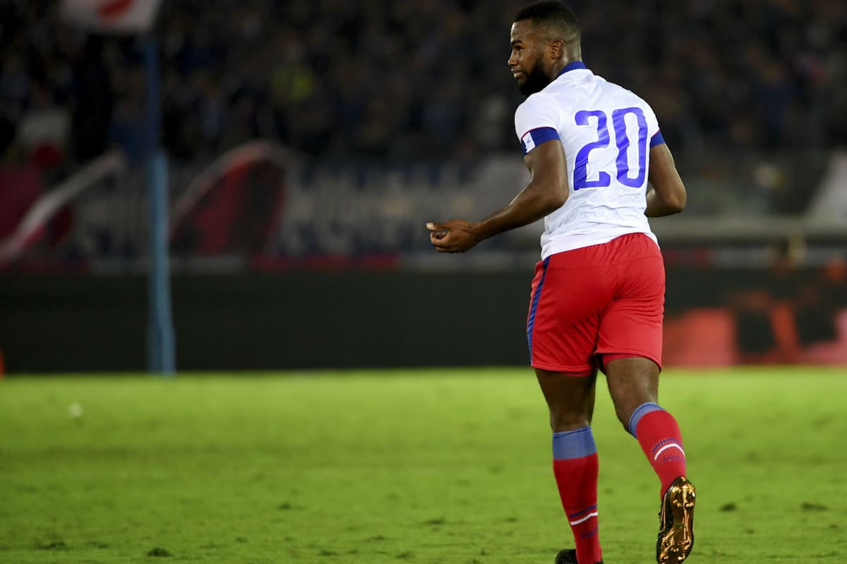 Duckens Nazon, en un amistoso ante Japón, en octubre del año pasado