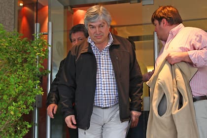 Dudas por los extraños sucesos en la casa de Pinamar de Báez tras los testimonios de un inquilino y un parquero