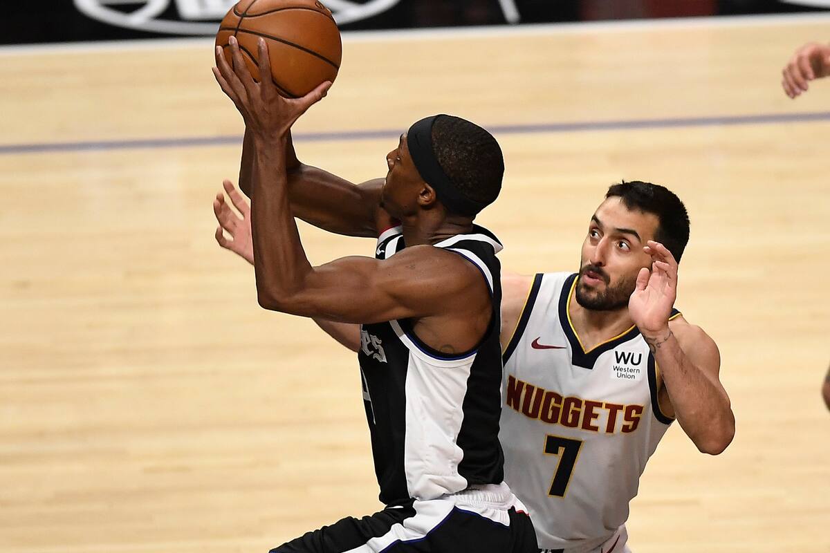 Duelo de pequeños bases: Rajon Rondo anota ante Facundo Campazzo, que ganaría el duelo global; el argentino fue trascendente para el 110-104 de Denver Nuggets en Los Ángeles contra Clippers, que hizo que intercambiaran posiciones en la Conferencia Oeste.