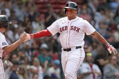 Dueño de Medias Rojas John Henry viaja a Kansas City para reunirse con Rafael Devers