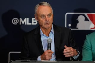Dueños de MLB proponen prohibir fichajes de secundaria y sumar un draft internacional