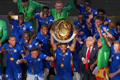 Dueños estadounidenses de Chelsea, antes criticados, ahora ganan aceptación