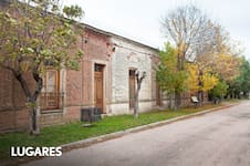 El pueblo bonaerense junto a las vías del tren que tiene solamente 160 habitantes y convoca por un restaurante de campo