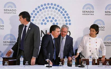 Dujovne pasó ayer por el Senado sin enfrentar demasiadas preguntas