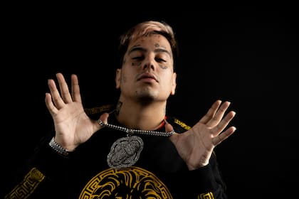 "El 24 es un número muy importante, es la edad que cumplo, son las horas que tiene el día y la cantidad de canciones que hasta ahora saqué este año", esgrime Duki