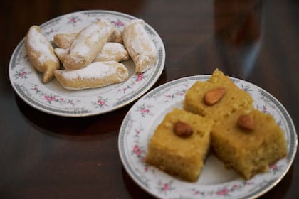 Dulces típicos armenios, Shamali y Ghurabie (con azúcar en polvo), también parte de las maravillas a disfrutar en Buenos Aires