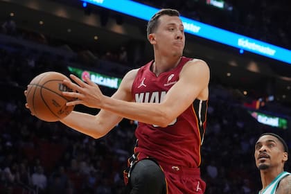 Duncan Robinson ejerce opción para terminar contrato con el Heat, pero podría volver a Miami