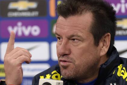 Dunga, contrariado por las lesiones