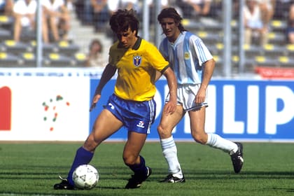 Dunga in action for Brazil, watched by Argentina's Claudio Caniggia. (Photo by Peter Robinson - PA Images via Getty Images)