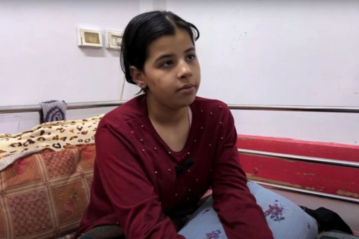 Dunya Abu Mehsen perdió su pierna derecha y a su familia durante un bombardeo israelí en el sur de Gaza