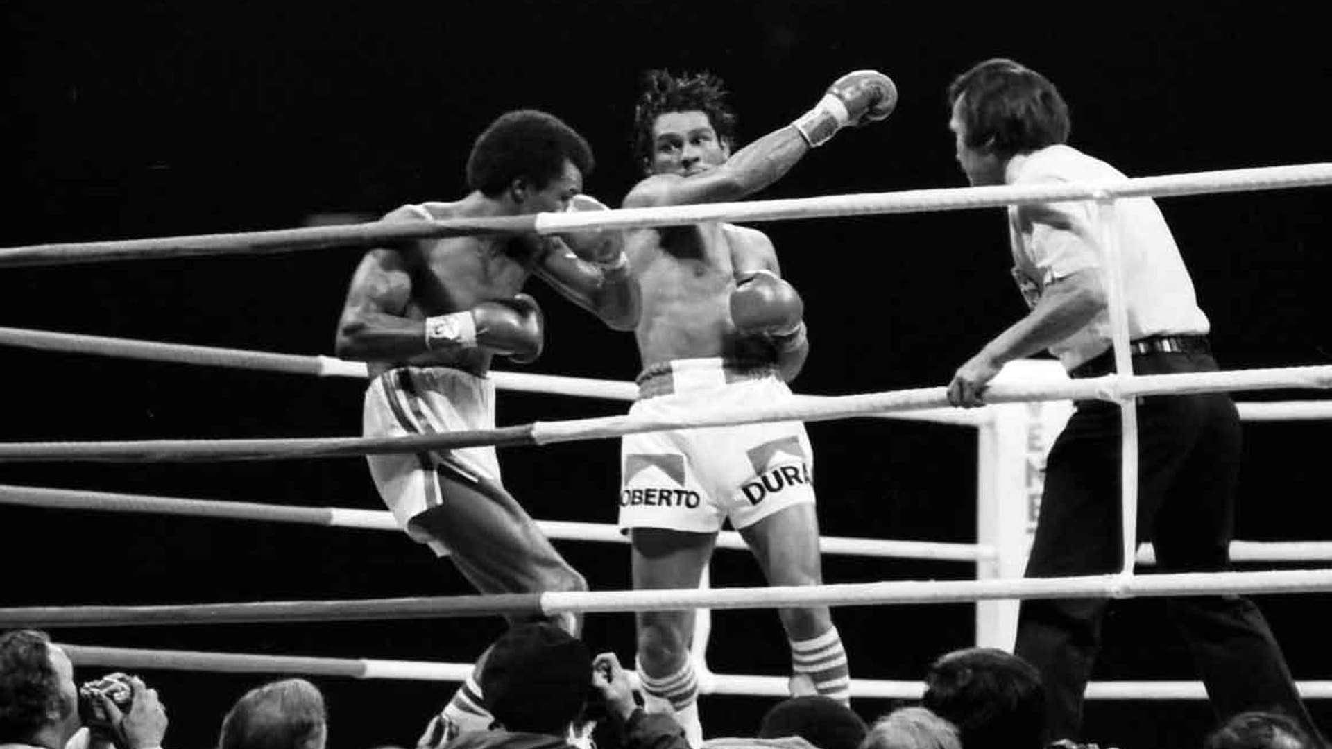Duran domina a Sugar Ray Leonard
