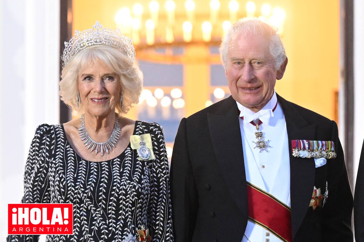 Duranre la visita de tres días, Carlos III se convirtió en el primer soberano británico en hablar en el Parlamento de Alemania y lo hizo parcialmente en alemán.