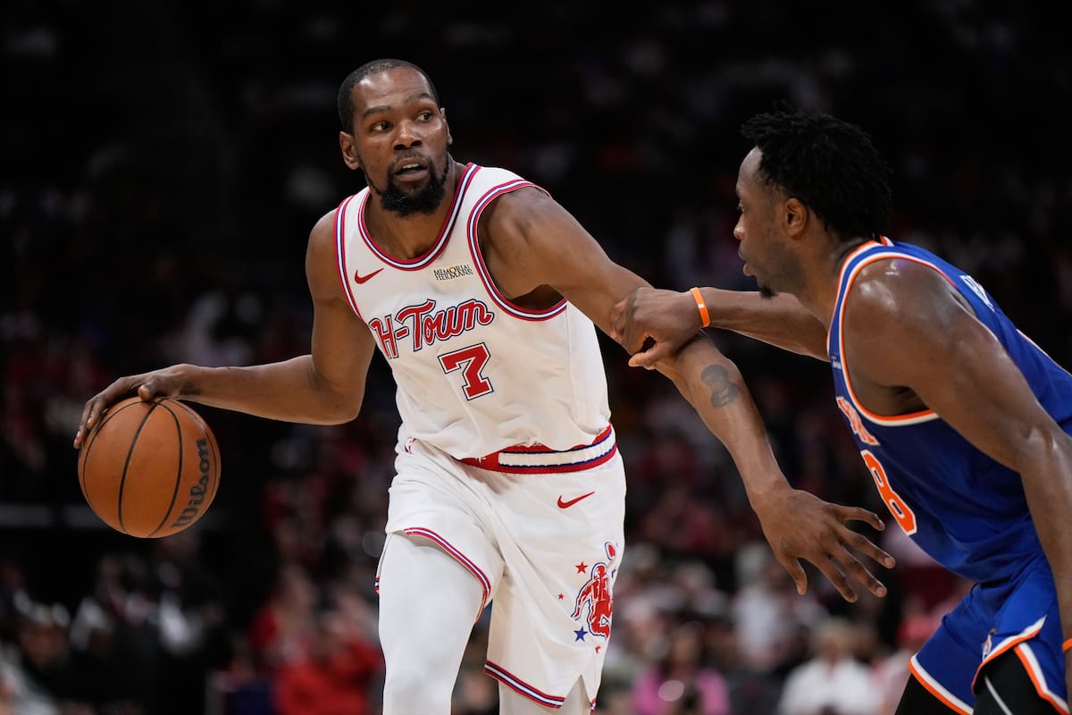 Durant anota veintisiete y Rockets aplastan a Knicks 111-94