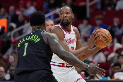 Durant se convierte en sexto anotador histórico de la NBA y Rockets vencen 119-110 a Pelicans
